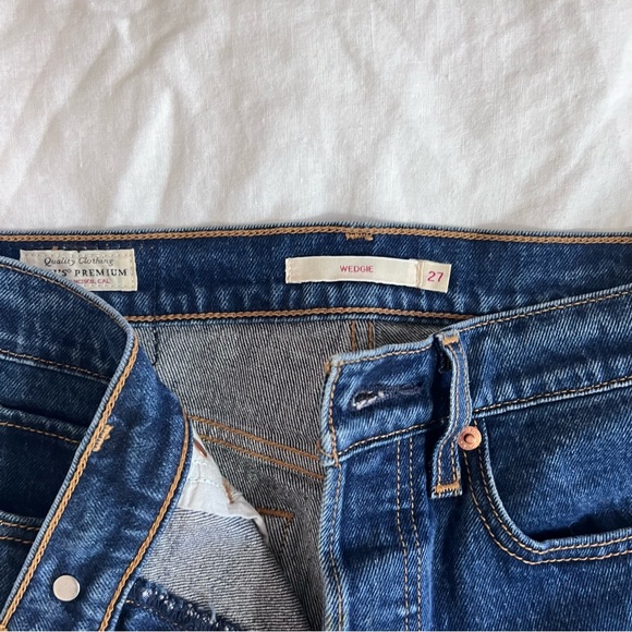 NWOT Levi Wedgie Blue jean denim - Picture 3 of 3
